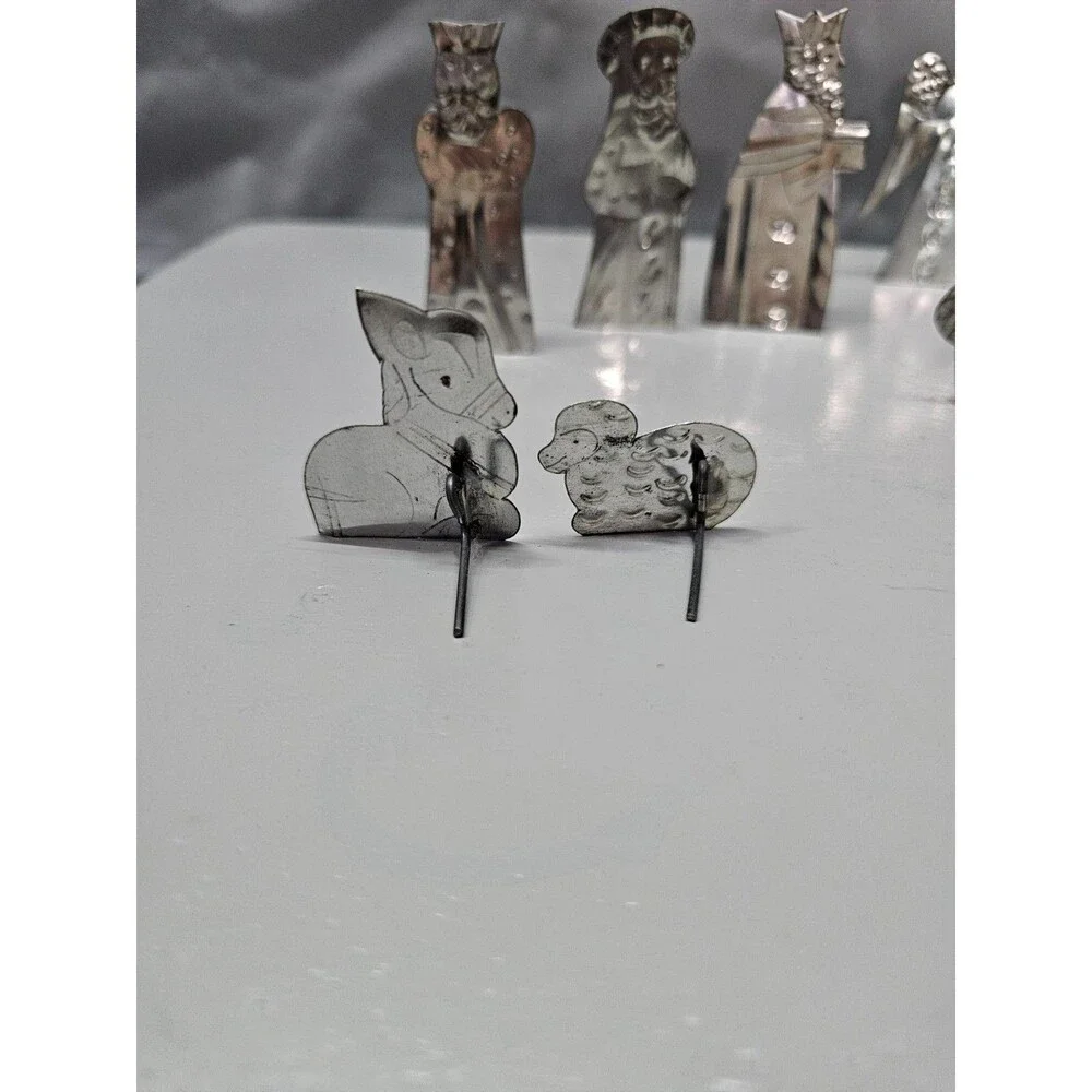 Mexican Hojalata Tin Nativity Set Folk Art 11 Piece With Storage Box